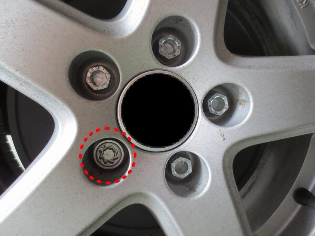 Felgi aluminiowe 17" AMG Line — Mercedes W205 Klasa C — zdjęcie ilustracyjne 1