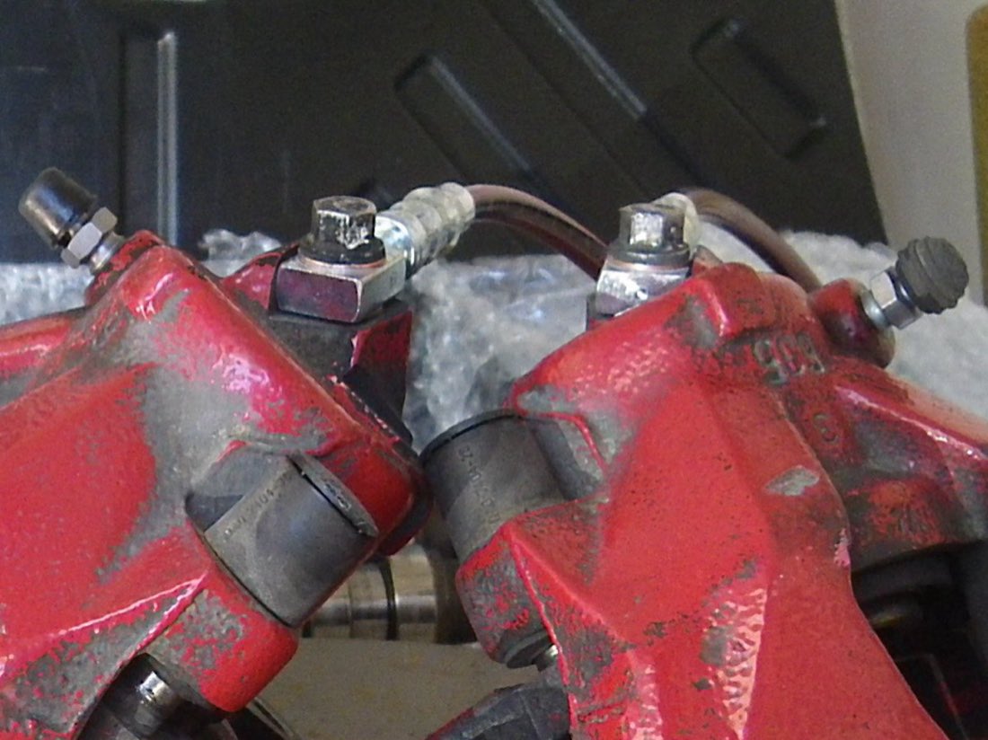 Brake caliper banjos