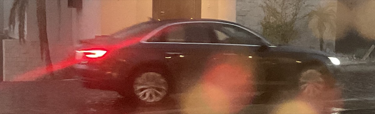 Zderzak przedni R-Line — VW Tiguan II, srebrny Tungsten — zdjęcie ilustracyjne 1